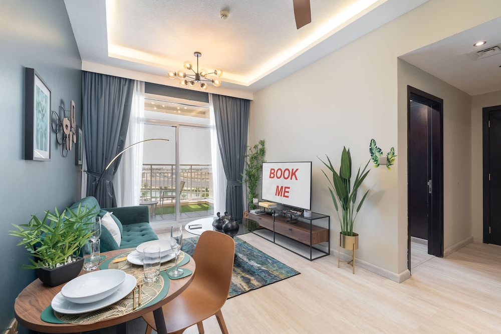 Calm 1-bedroom With Relaxing Balcony Atmosphere in Liwan