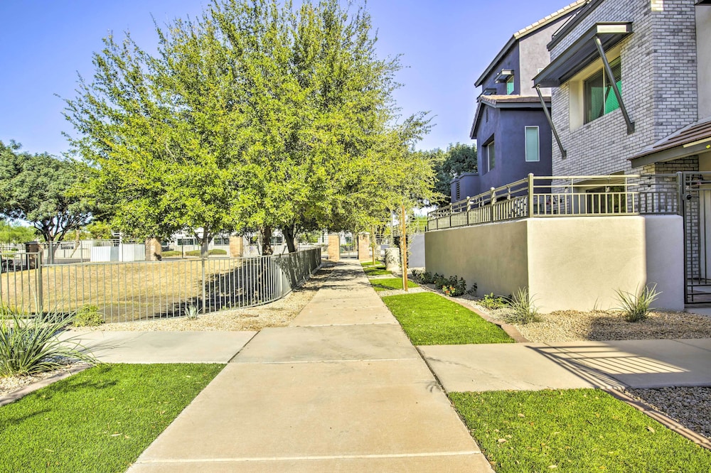 6 Mi to Dtwn Chandler: Newly Built Townhome view 4