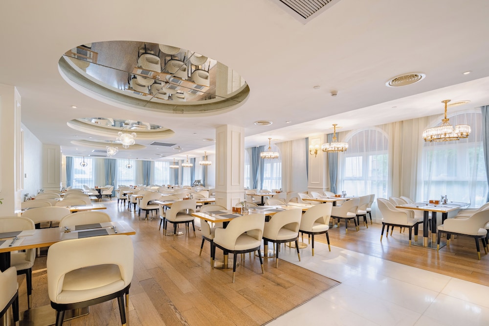NARADA RESORT SHANGHAI HOTEL Disney Store