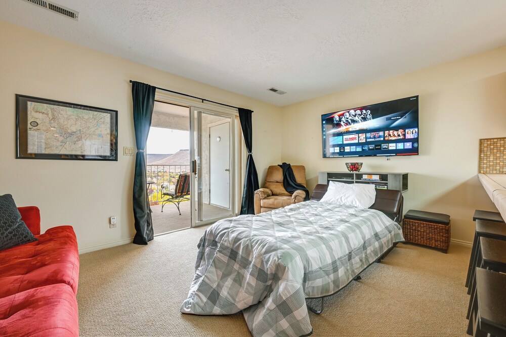 Las Palmas Condo w/ Pool Access in St George!