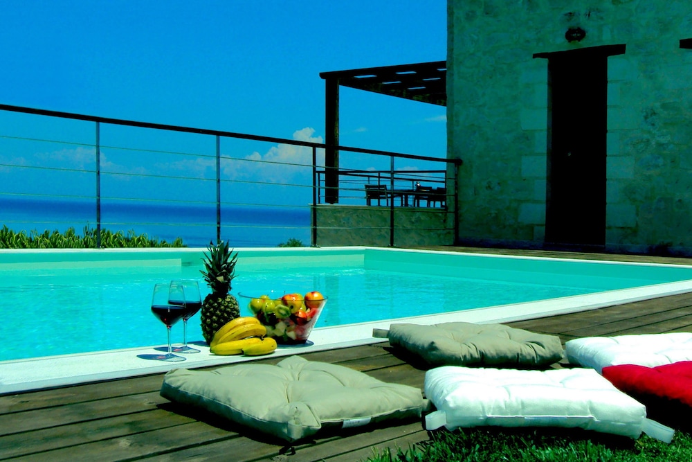 Exensian Villas & Suites photo 2