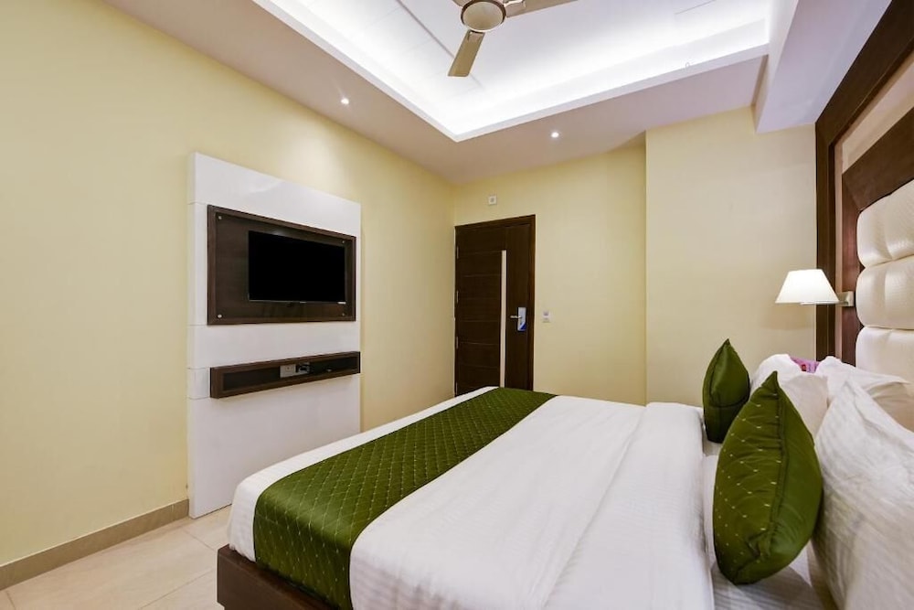 Hotel Geet Deluxe