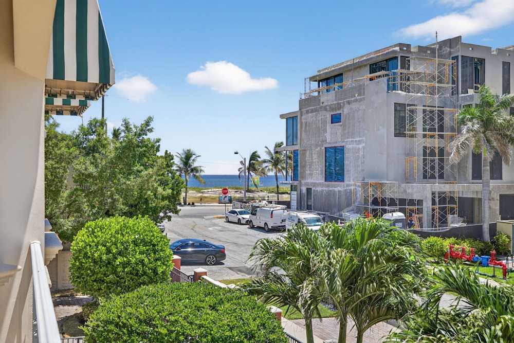 New Daisy Elegance Townhouse Steps From The Beach