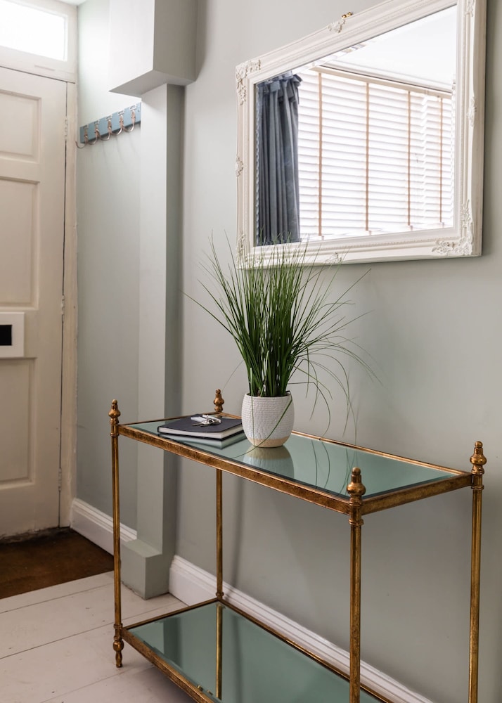 Stylish 4-bedroom Townhouse in the Heart of Bath