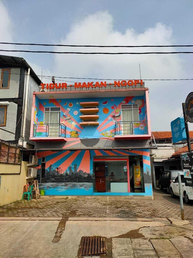 Budi House & Food Station