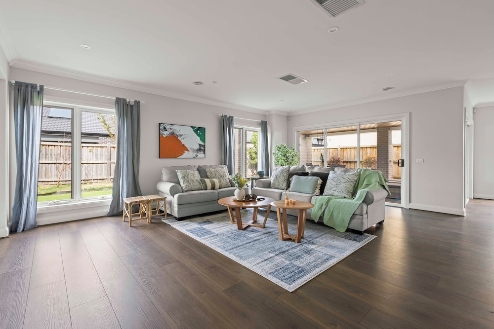 StayAU Contemporary 5BRM Families Home Point Cook