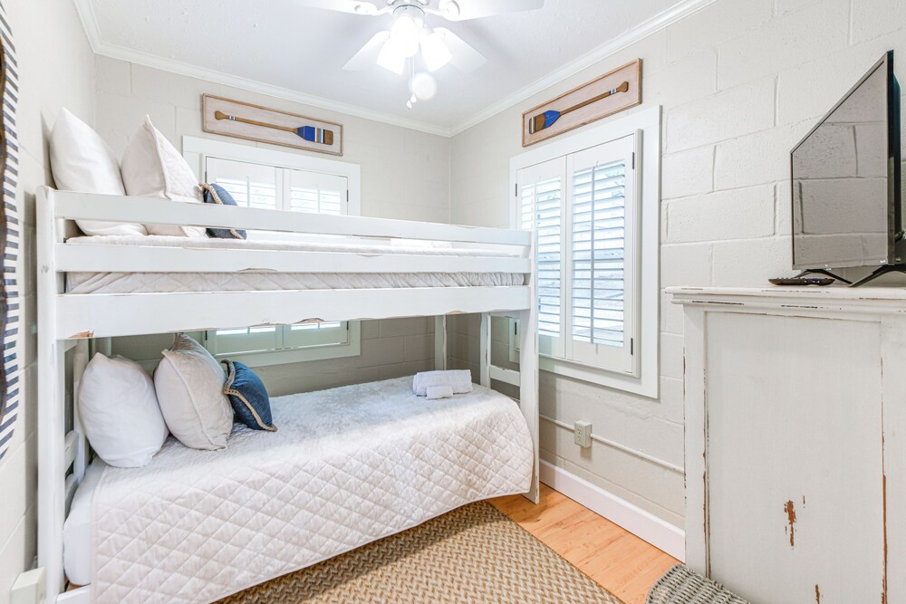 Private Dock + Porch: Lakefront Retreat in Cobb!