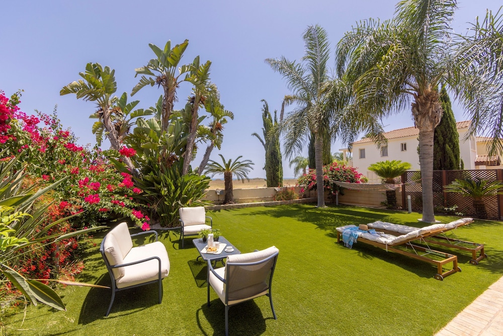 Larnaca Chelidonia Seafront Villa