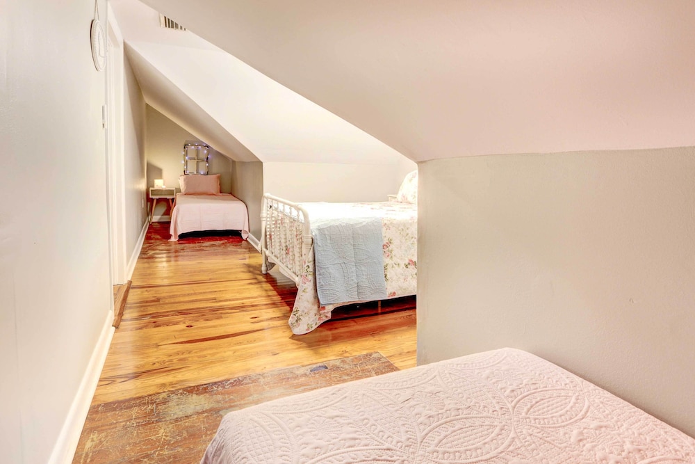 Updated Tallahassee Home ~ 1 Mi to Downtown! view 4