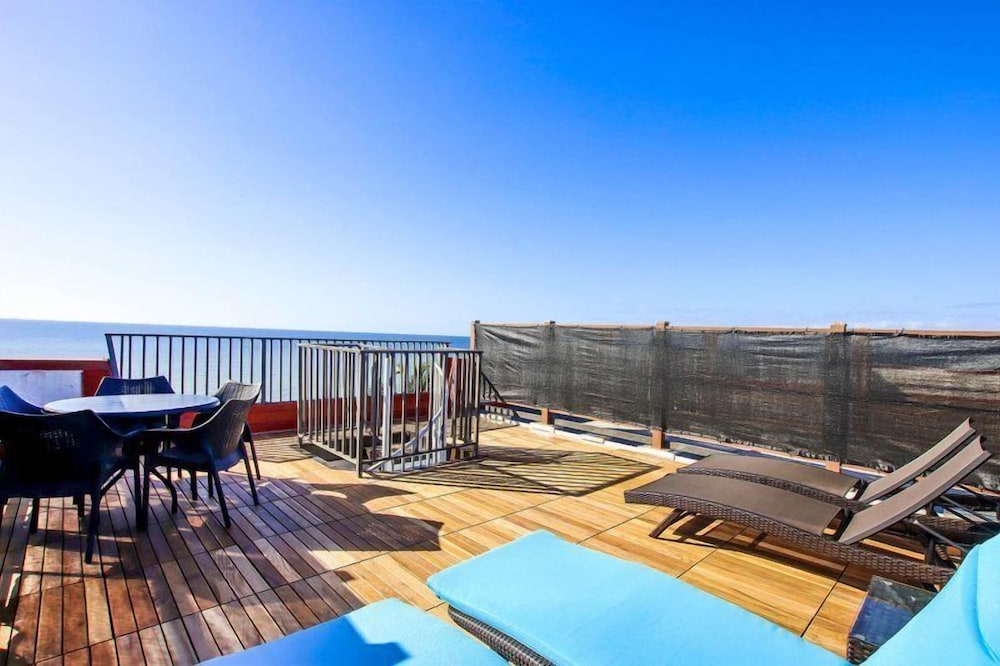 Pointe Santo Condos by Dream Vacation Rentals