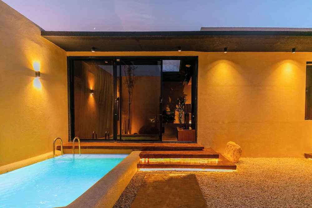 Portal Chalets With Private Pool-Al Arid