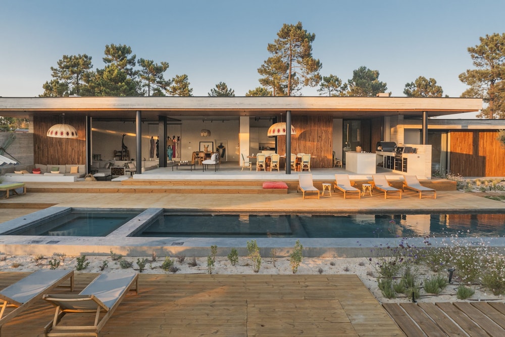 CL M Villa Retreat by Cadenzalux