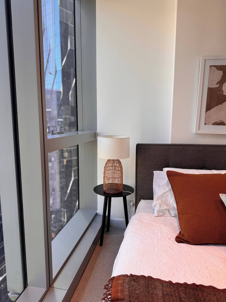 Luxury 2-bedroom Apartment in the Heart of Melbourne
