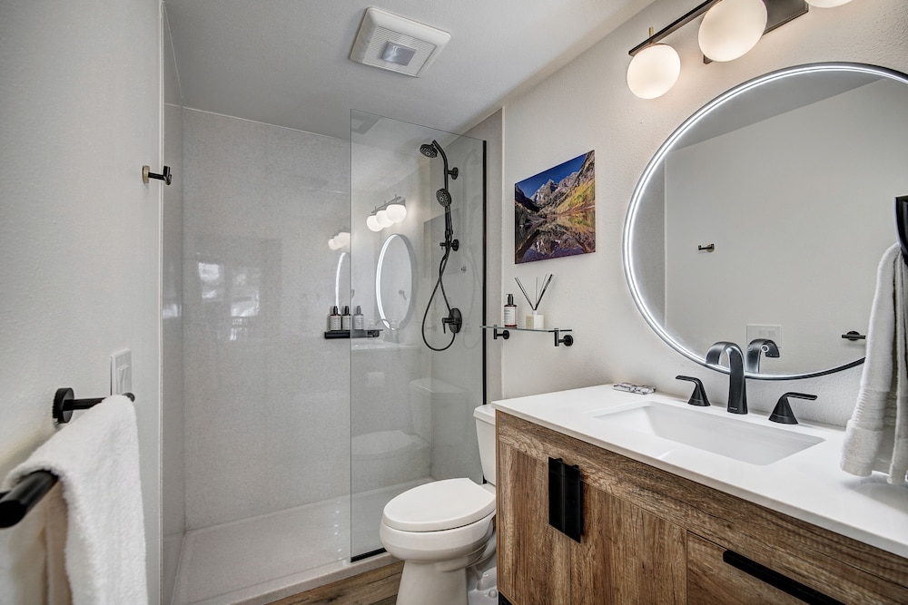 2 BR Next to Eagle River in the Heart of Vail by RedAwning - Save 20% on 7+ Nights!