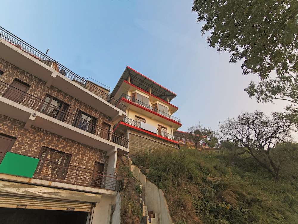 OYO 23675 Mountains Villa