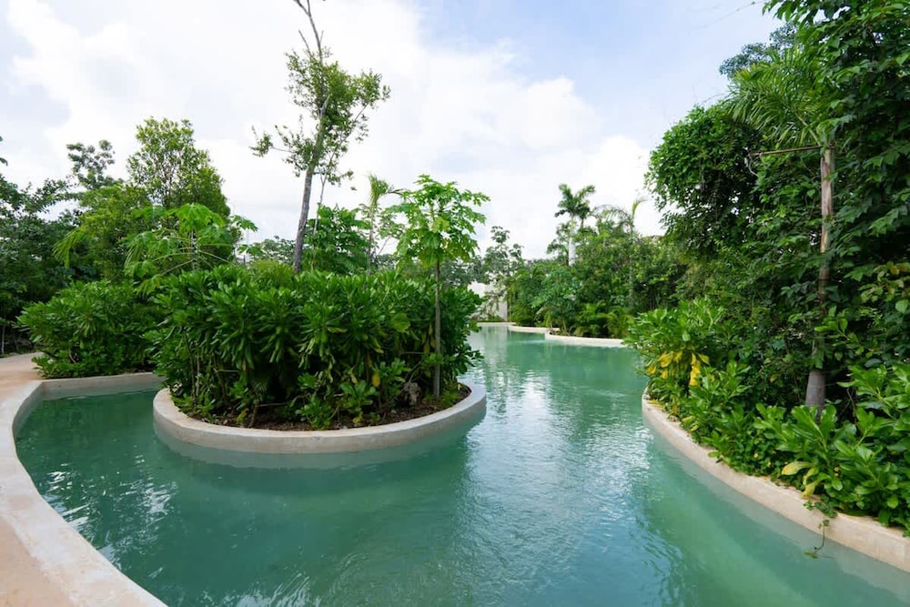 Luxury Penthouse w Private Pool Stunning Views
