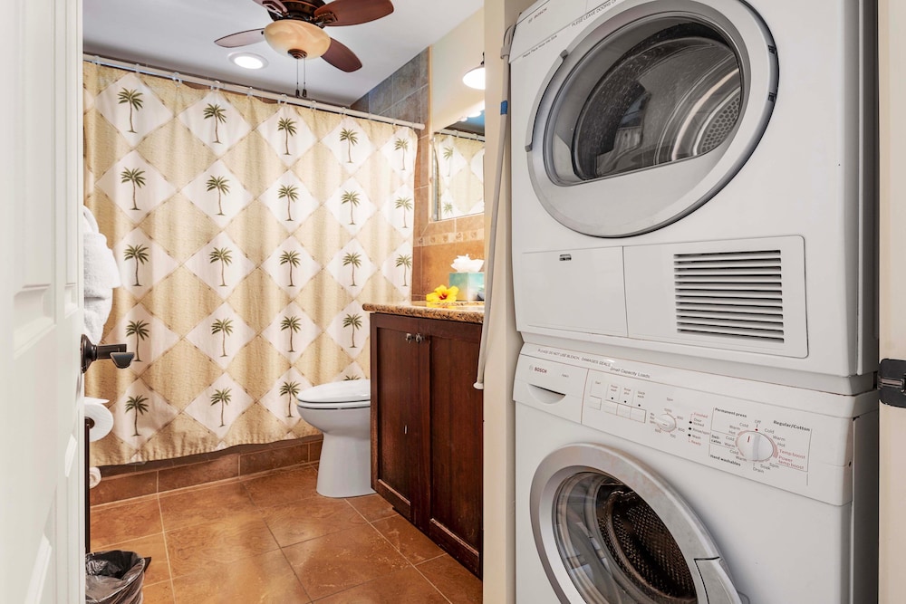 Ocean View Unit w Lanai - AC - Near Marketplace! - Vrkcv