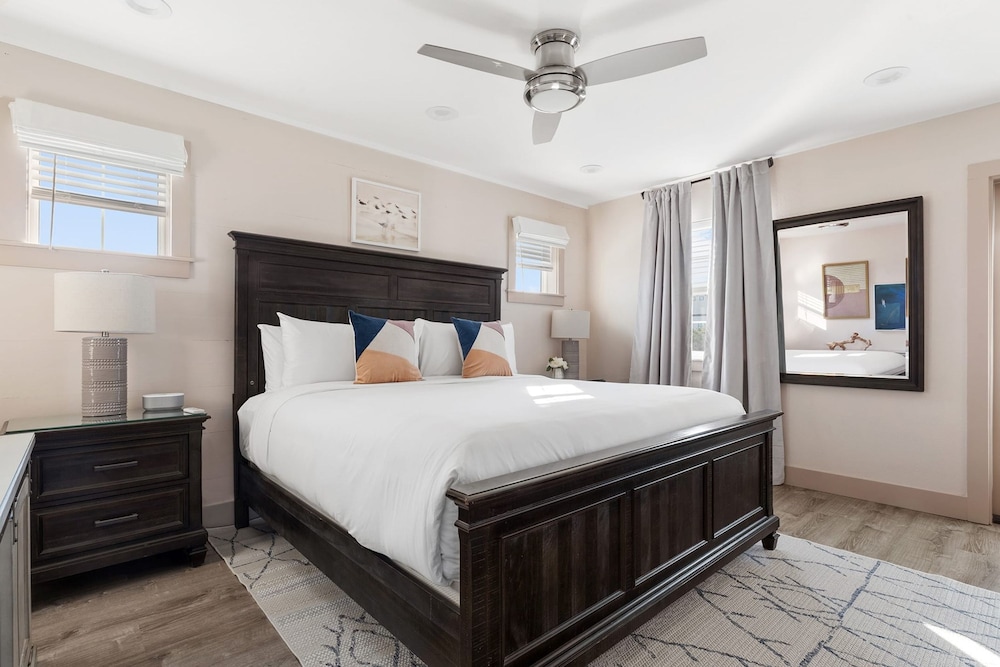 Miramar Beach Jewel Ultimate Group Retreat 5 King Bedrooms Pool Backyard