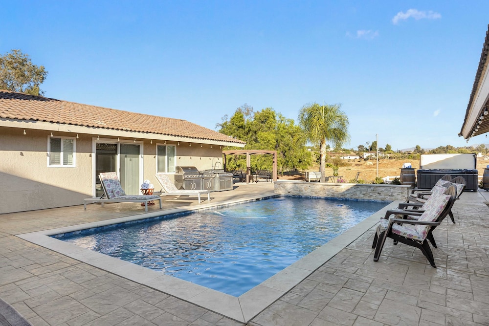 Bordeaux by Avantstay Private Pool, Hot Tub & Game Room Near Temecula