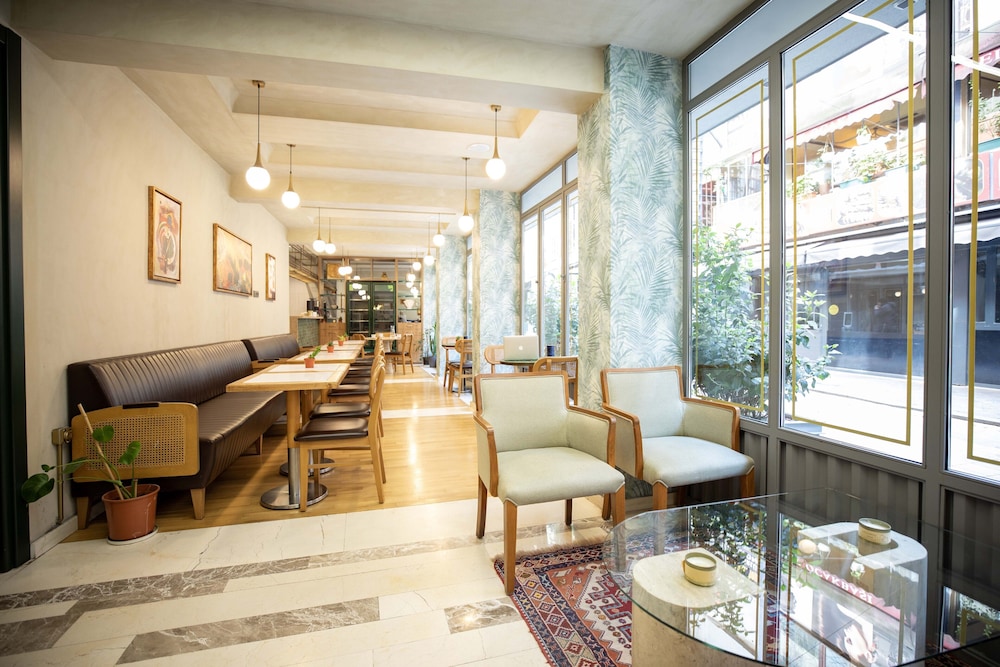 21 Rooms Hotel - Image 11