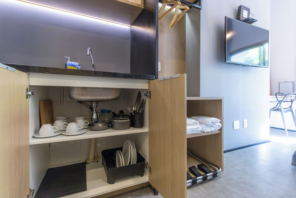ESD - Studios E-Side By Anora Spaces