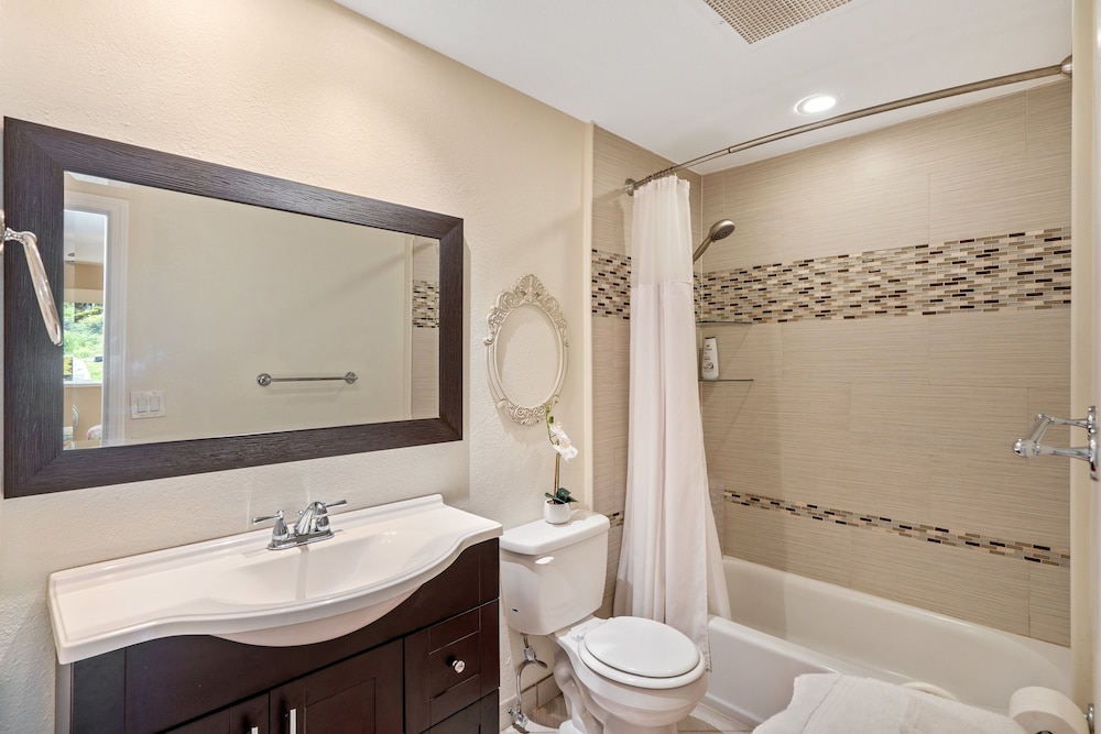 Kona Coffee Villas B216 2 Bedroom Condo