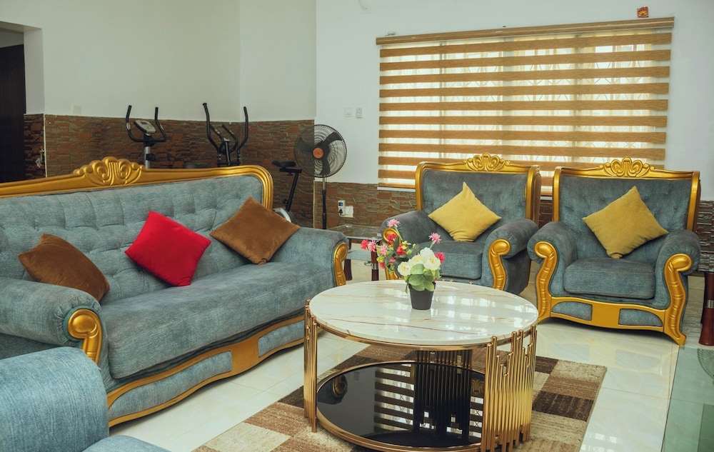 ROSSY'S APARTMENTS