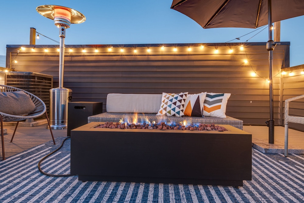 NEW 24 Guests 2 Rooftop Decks Near Downtown
