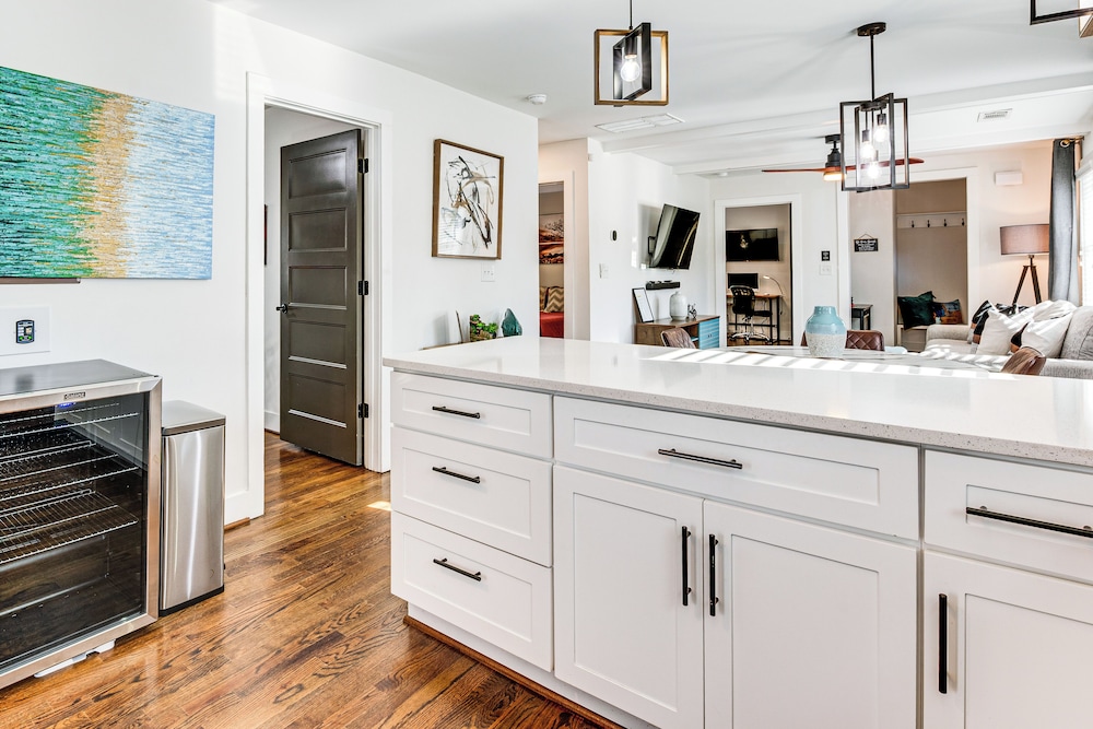7 Mi to Dtwn Atlanta! Lovely Home w/ Backyard