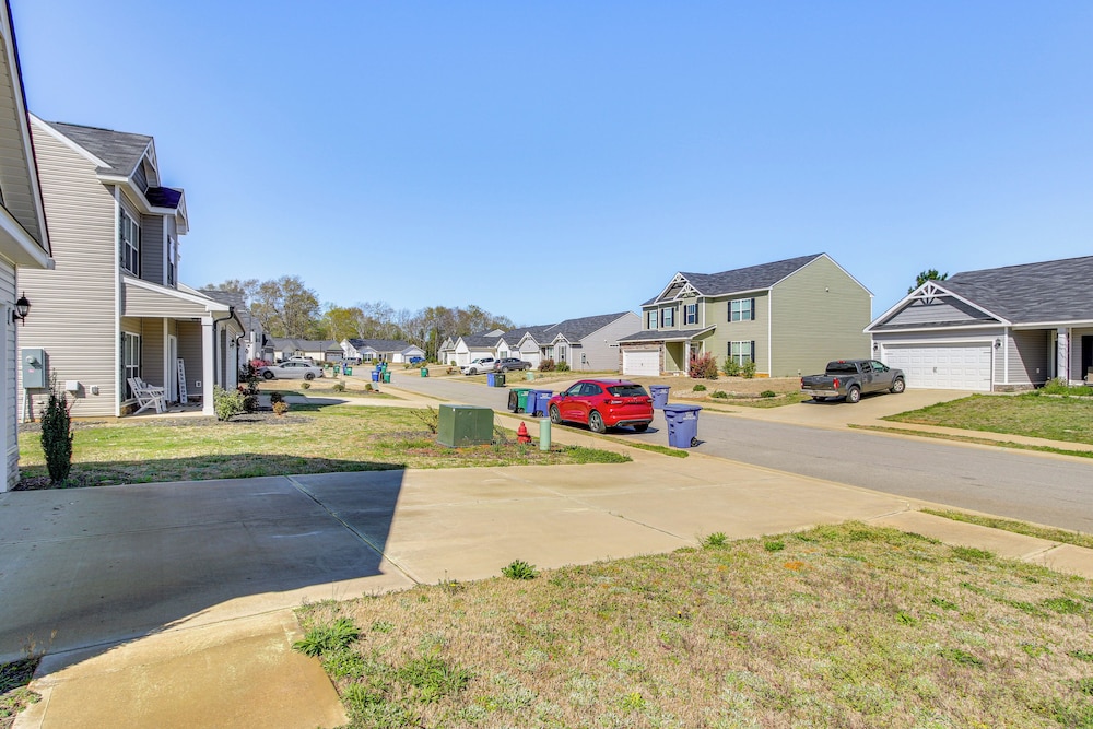 2 Mi to Steeplechase Racecourse: Stylish Aiken Gem