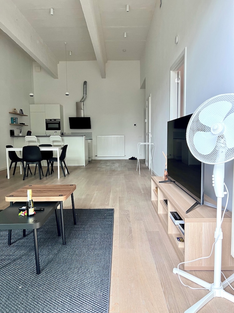 Spacious Loft Instant Favourite Up to 4