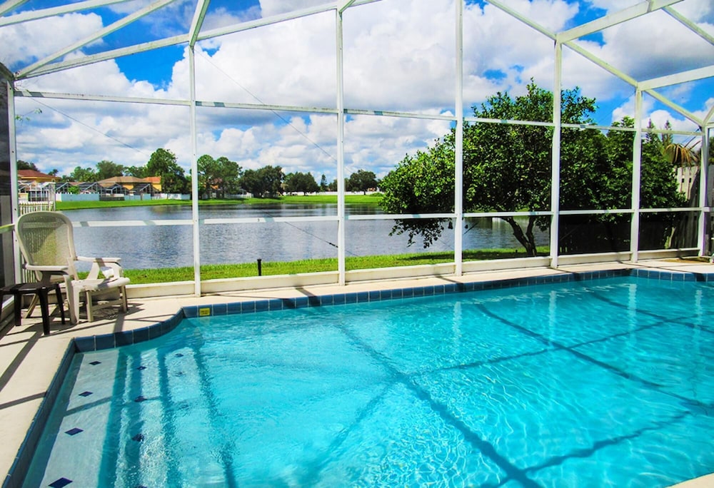 3 Bed 2 5 Bath Villa With Lakeside Pool view 2