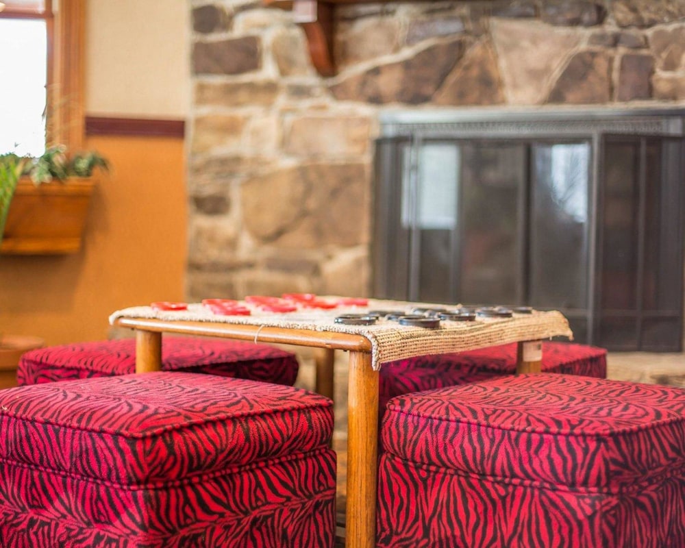 Brattleboro Vacations - Quality Inn  Conference Center - Property Image 2