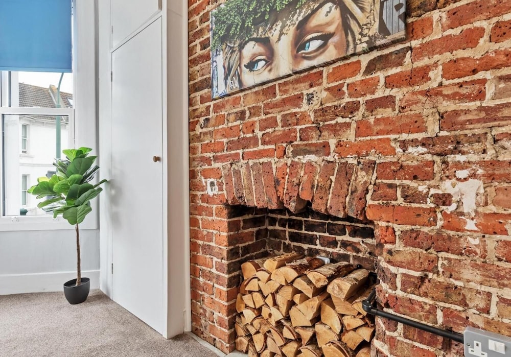 Hove Actually House - 4 Bedrooms - Garden view 2