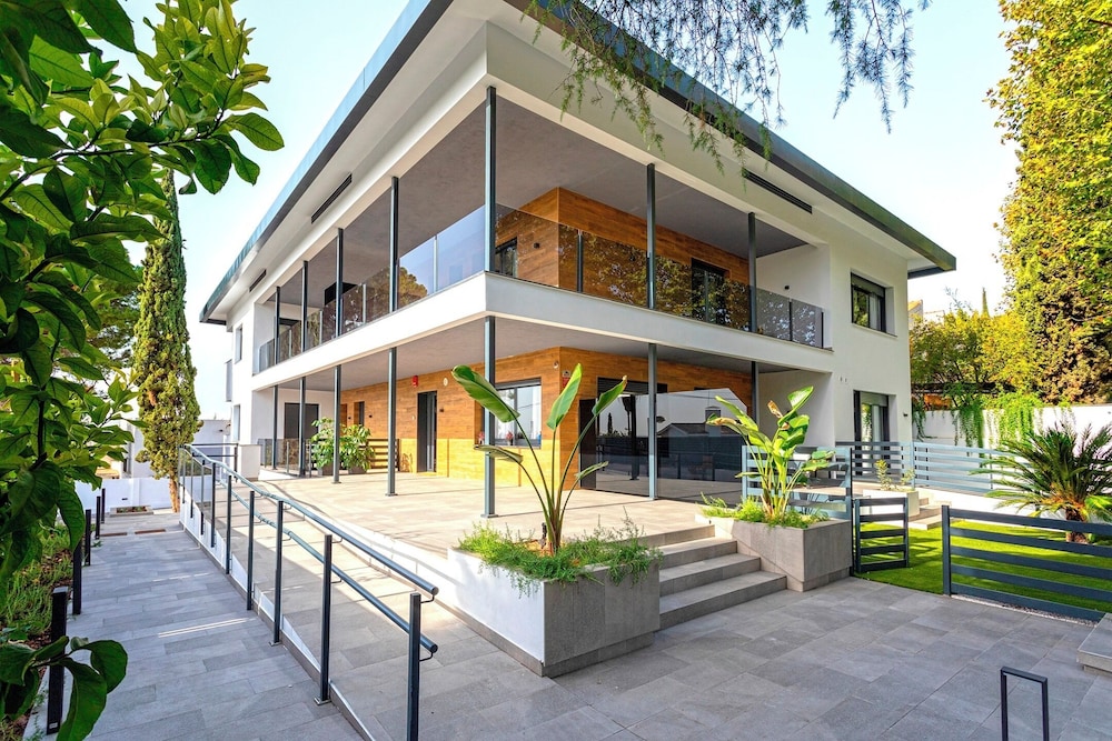 Apartment Adapted for Disabled With 2 Terraces Pool and Parking Arruzafa IV