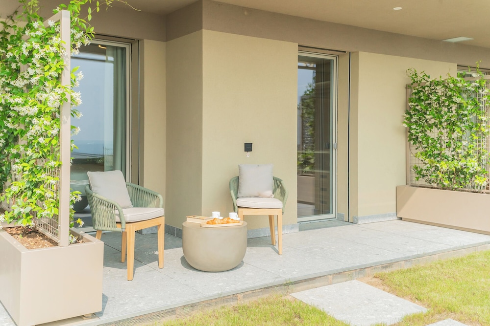 Pureview Luxury Suites, with breakfast & pool by Rent all Como