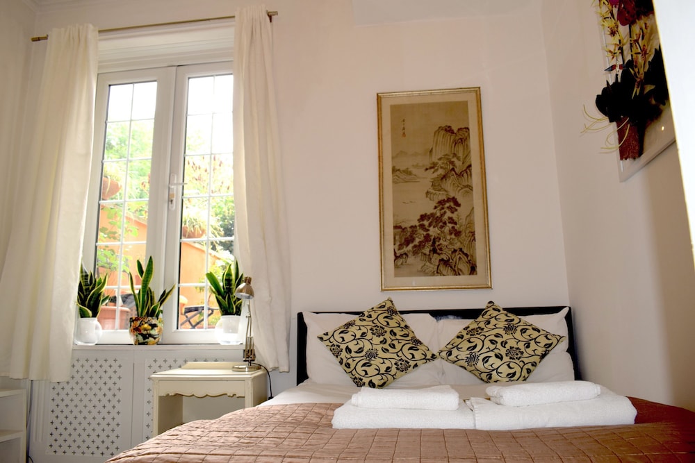 The Clapham Apartment With Private Patio