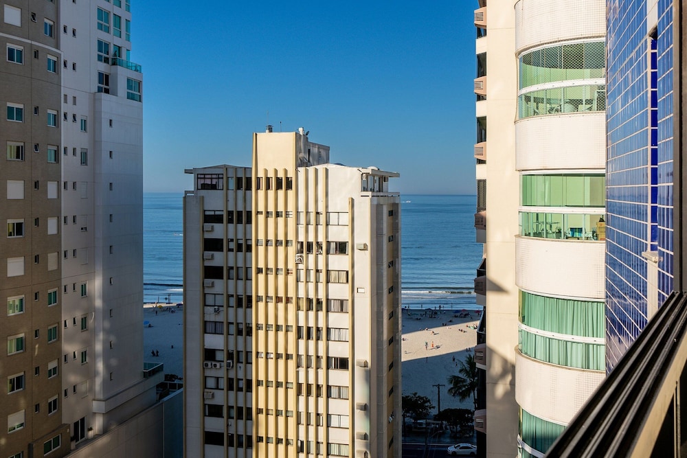 Sea View Apartm. 130m From the Beach in BC Esa901