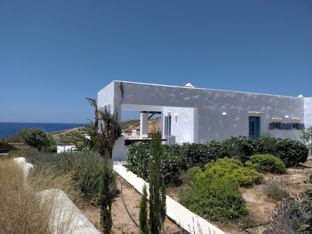 Seaside Villa Costal Vibes Walk to Beach