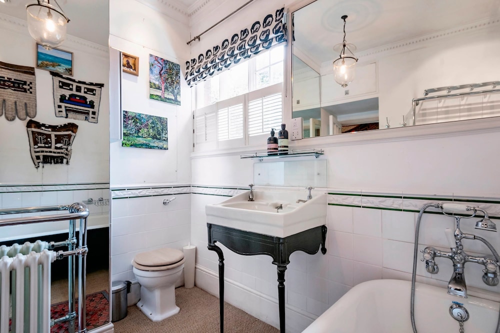 The Kensington Gatehouse - by Out of Office Lifestyle