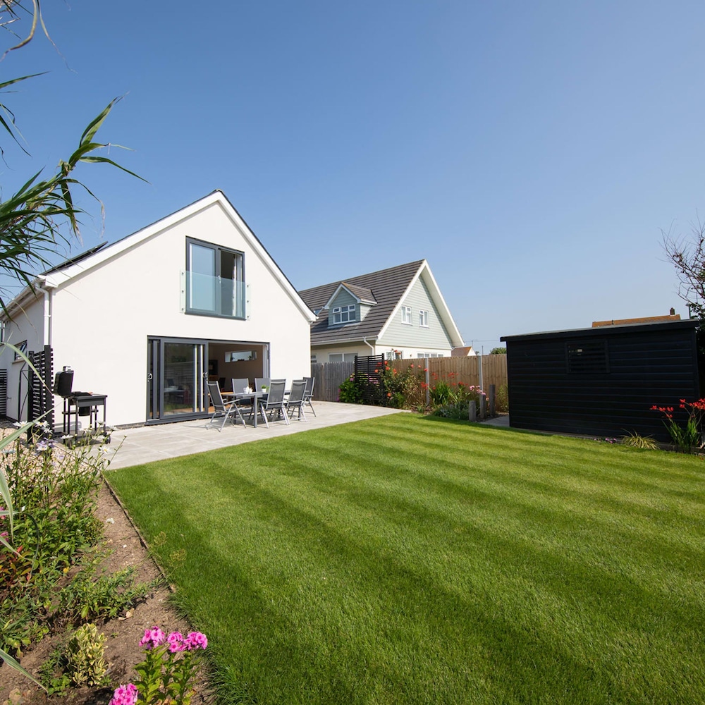 3BR Stylish Home Sea View Walk to East Wittering view 3
