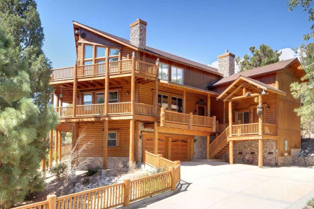 Starlight Retreat by Avantstay Gorgeous Log Style Home w Incredible Views