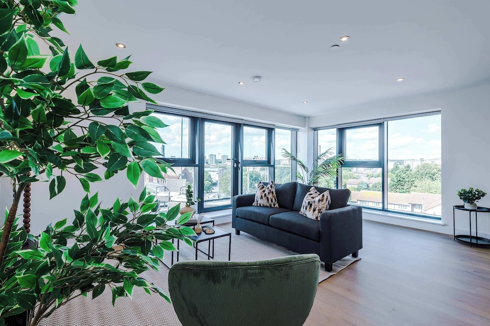 Premium City Penthouse Ideal For Business