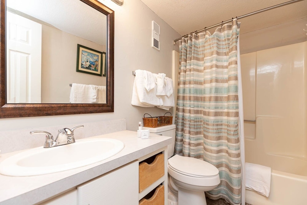 Island Winds West 380 3 Bedroom Condo