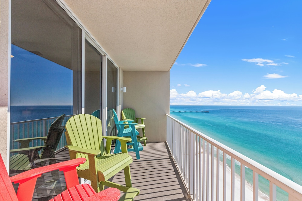 Tidewater Escape: 1br/2ba Beachfront Condo, Sleeps 6, Gulf Views & Comfort!