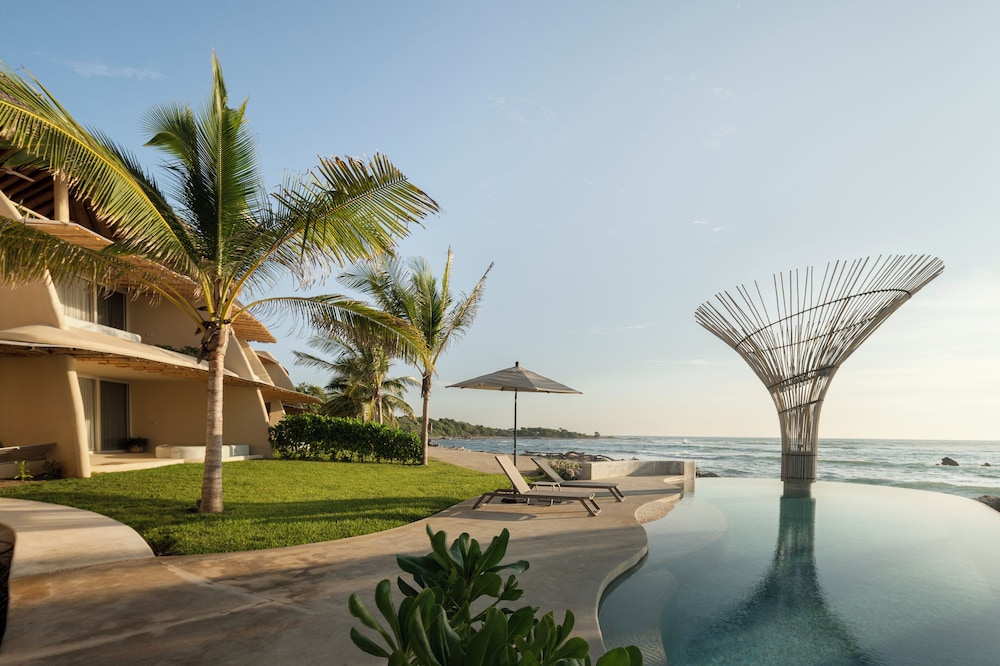 Beachfront Condo Los Panchos 101