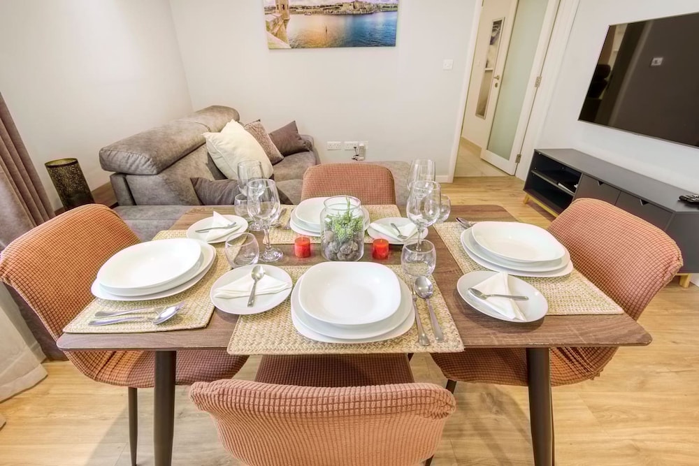 Central Msida Apartment Workspace Wi-fi A C