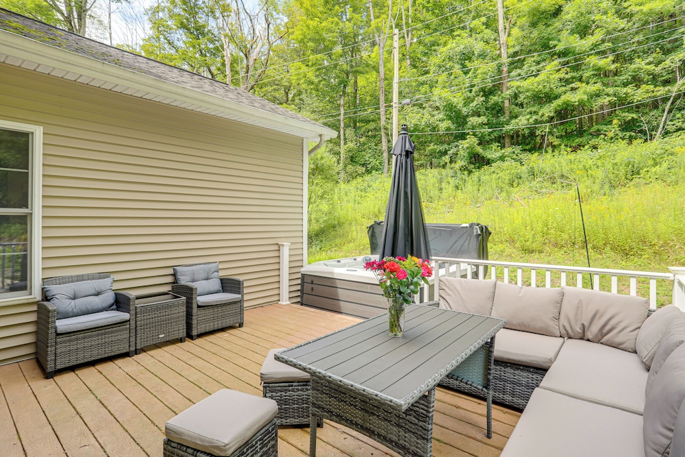 Game Room & Hot Tub: Big Fun in Ellicottville