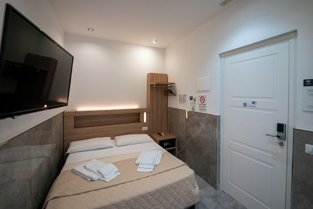 GREROS TOLEDO H. by Clapa Group dislocated hospitality