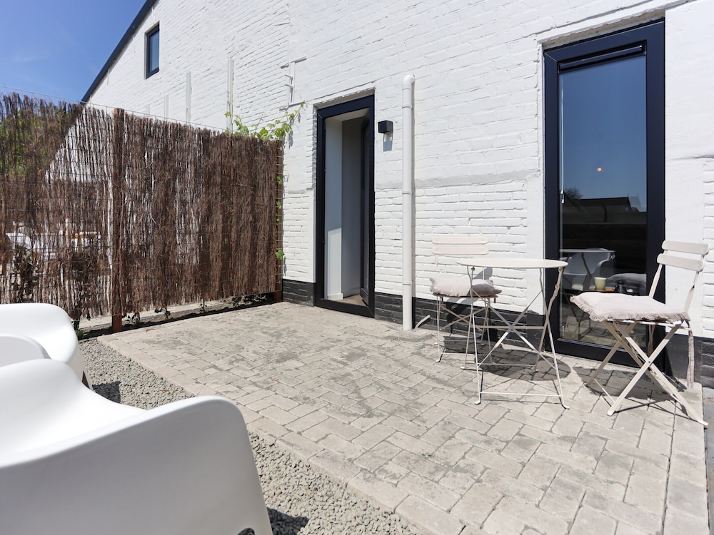 Modern Suite Near Beach